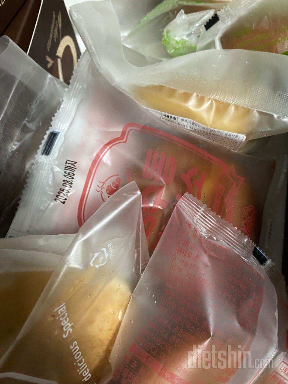 하나 다 먹으면 배 엄청 불려요
반씩