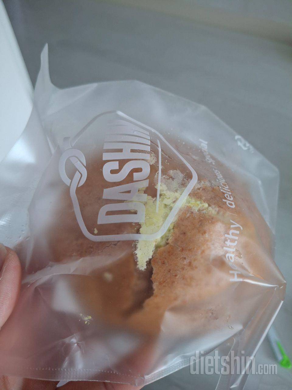 크림빵 맛있게 잘 먹고있긴한데 거의다
