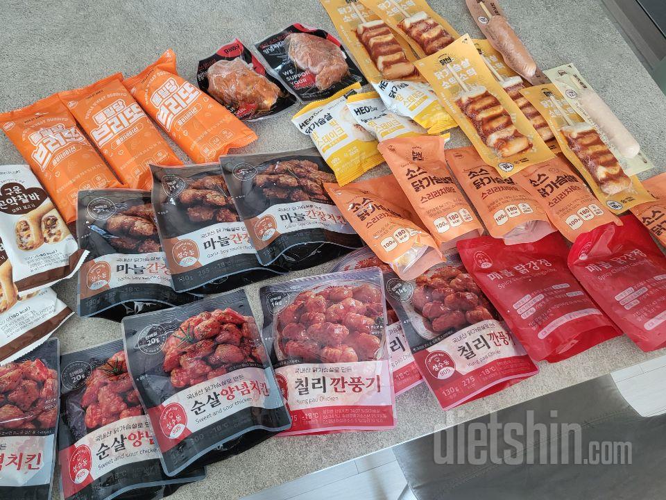 소스도 매콤하니 맛있고 부드러워요~