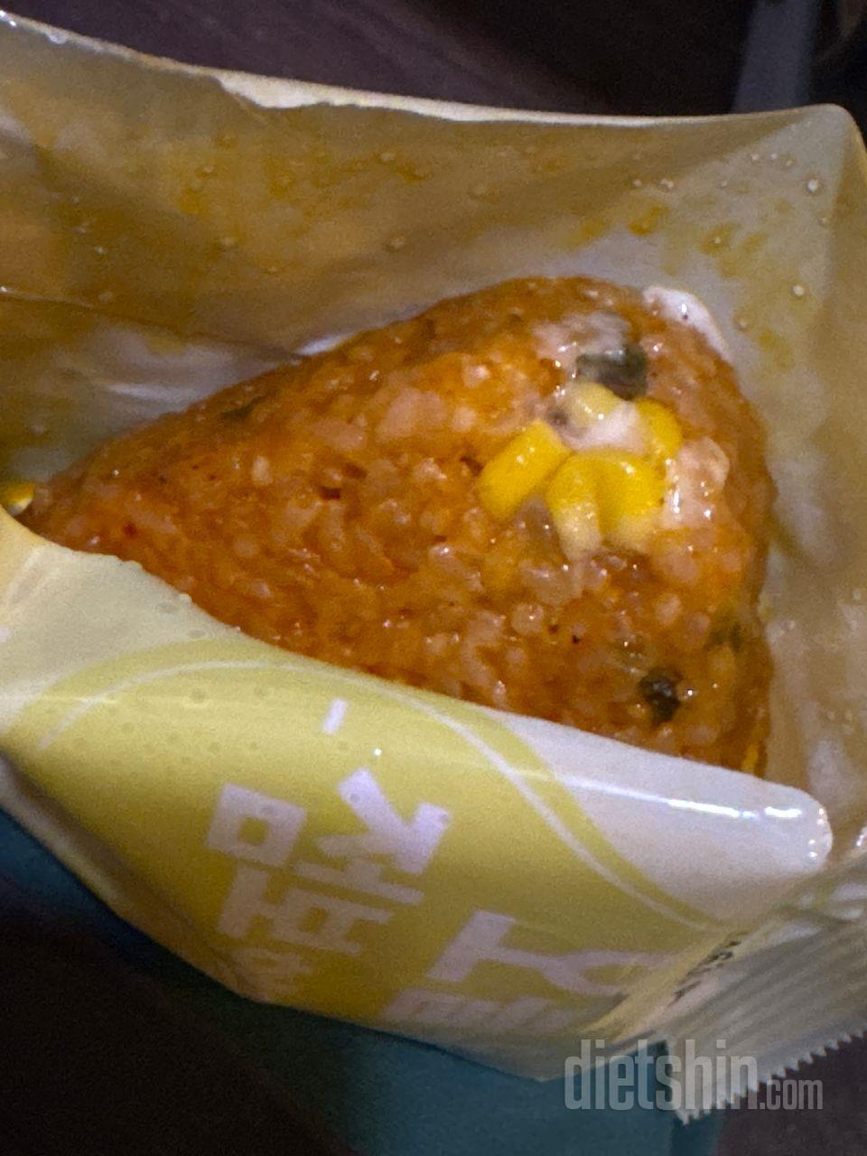 간단하게 먹으려고 시켰는데 콘치즈너무