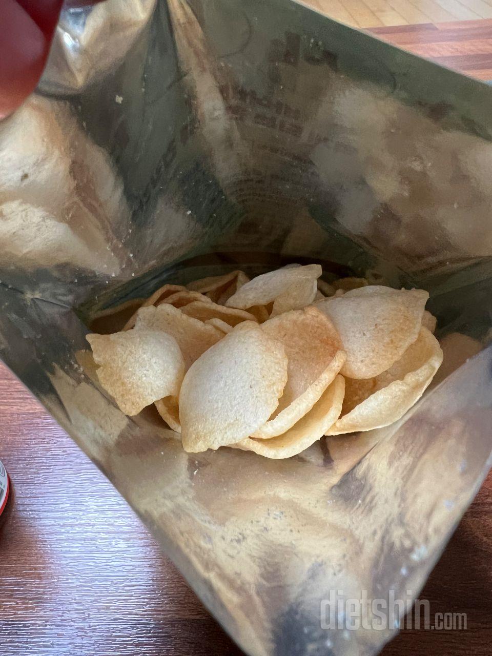 맛있어요~~40대 되니까 과자가 덜