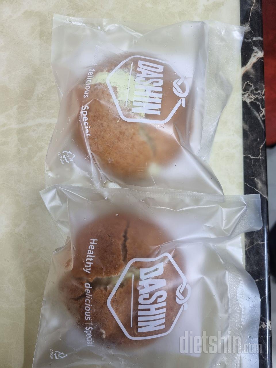 에프에 돌려 먹어야 맛있는데 빵이 다
