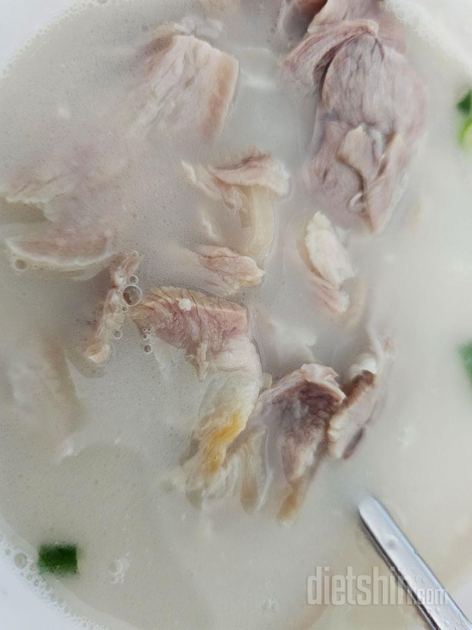 국물이 깔끔하게 맛있어요.