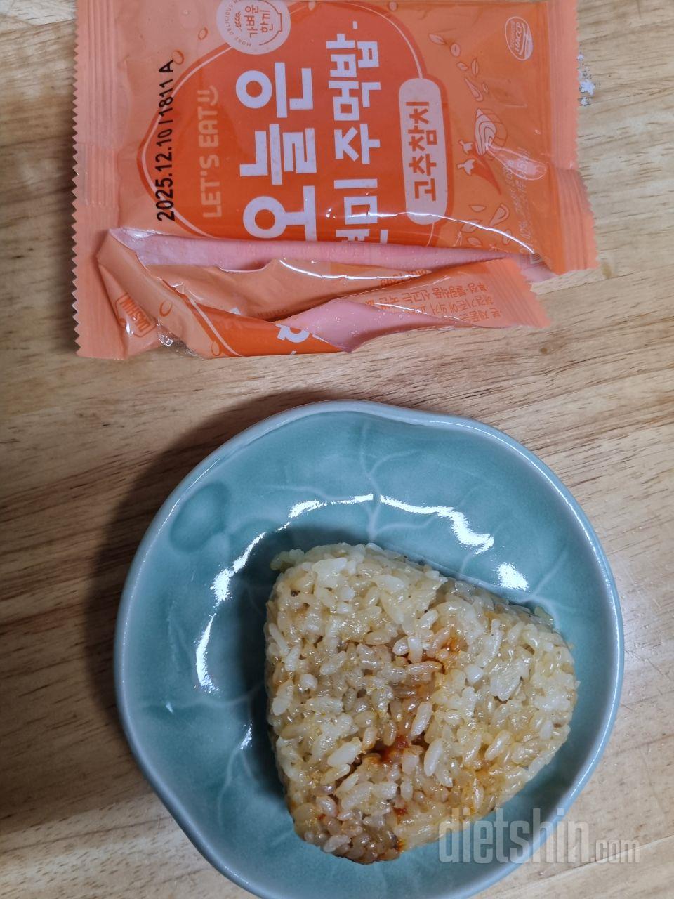 겉에 적당히 눌은 밥이 있어서 맛있고