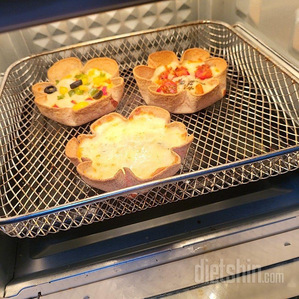 마르게리따는 토마토소스가 느므 과하네