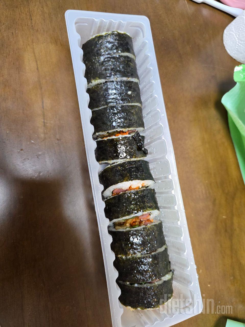 김밥 절반 정도 먹으면 식단으로 먹기