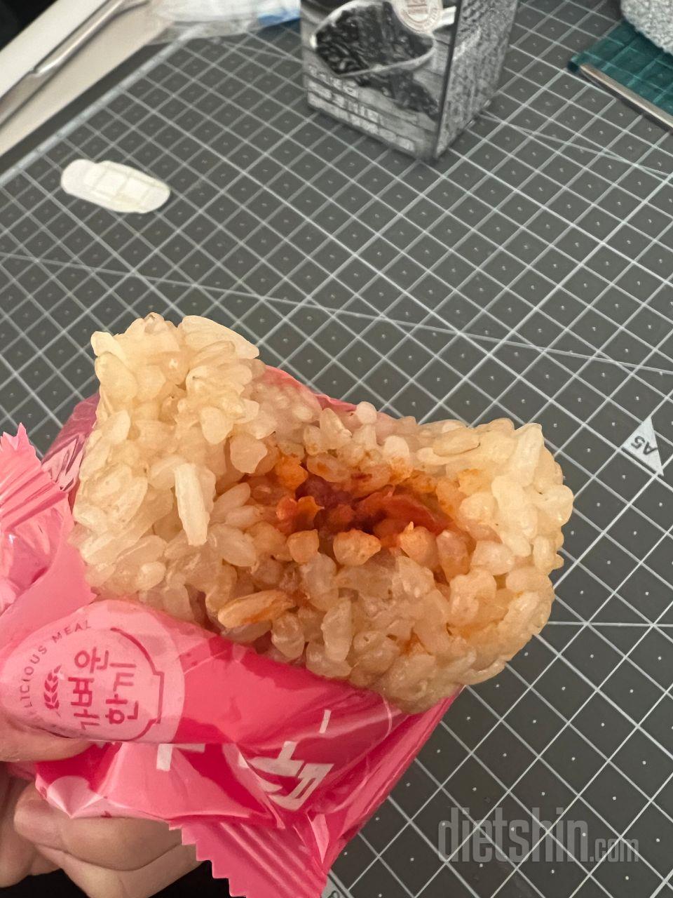 오늘은 현미주먹밥 밥부분만 먹으면 심