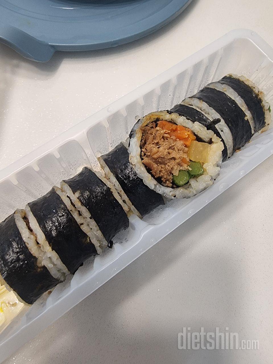 우와!! 김밥 엄청 맛있네요👍
김밥