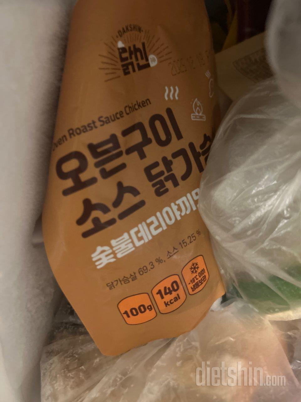 퍽퍽하지않고 부드럽고 소스가 맛있어요