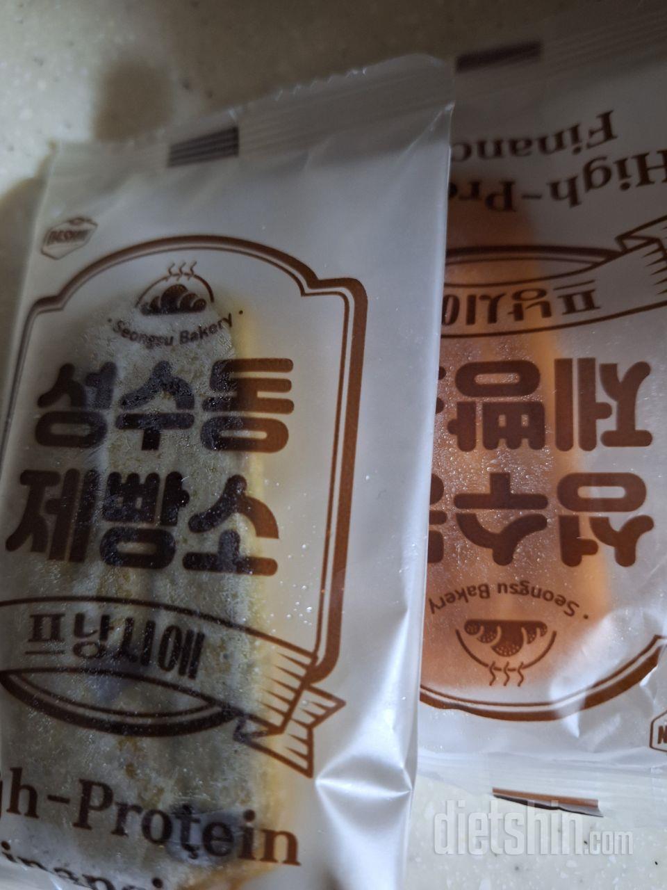 렌즈에 살짝 돌려 먹었는데 식감이 생