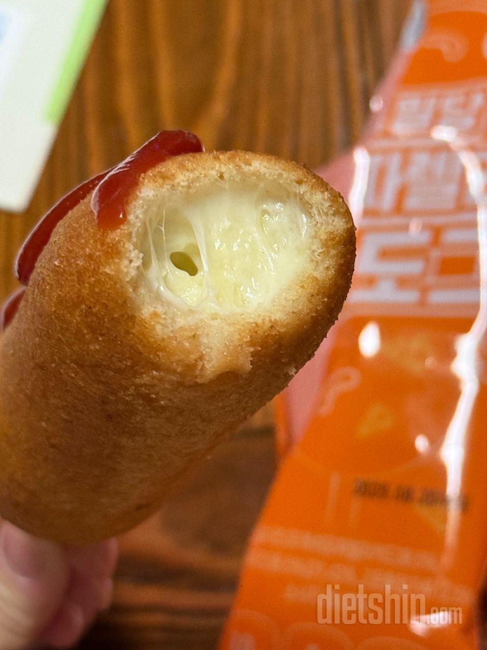 쉐이크만 먹기에 배고파서 같이 먹었어