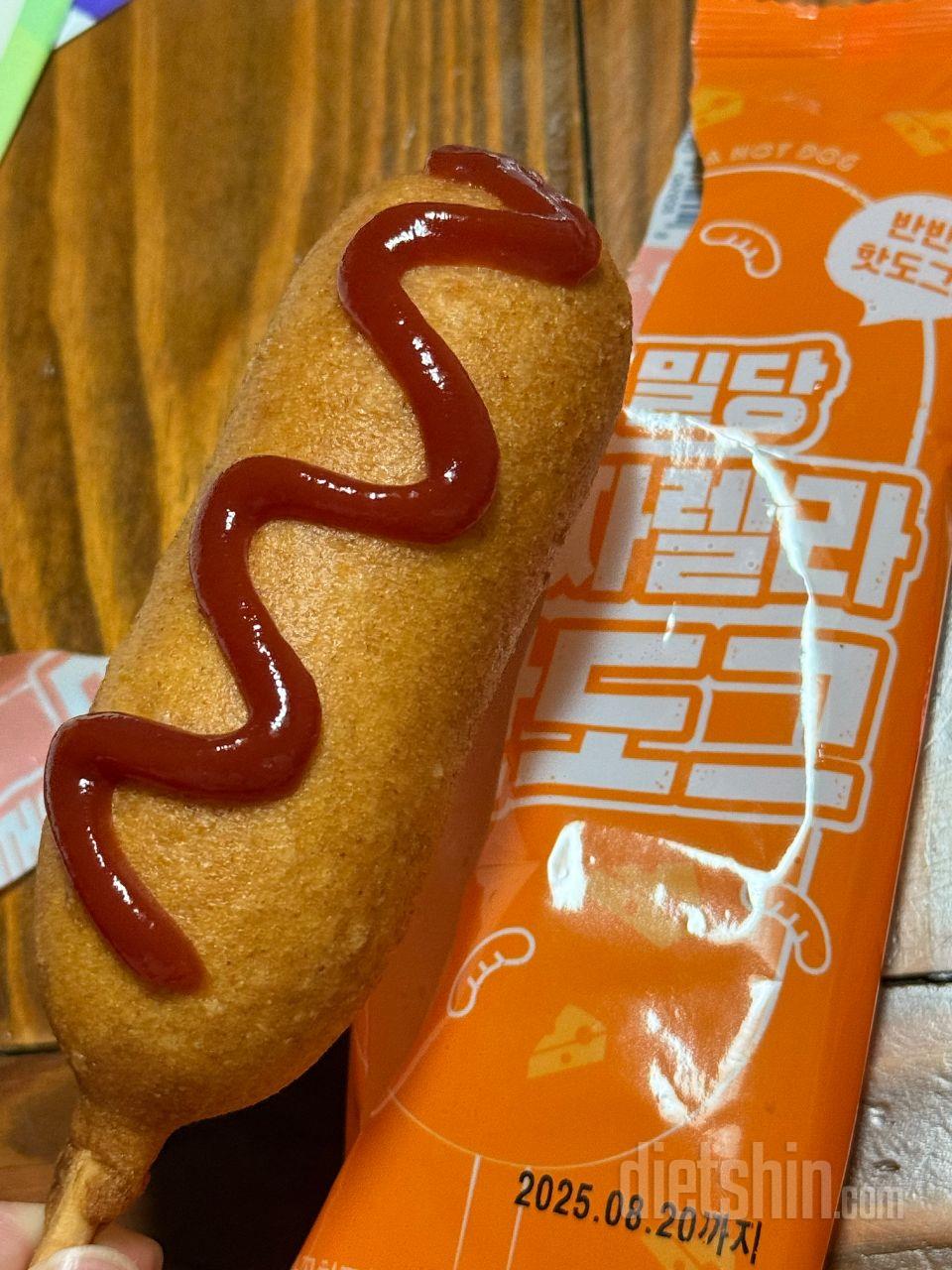 쉐이크만 먹기에 배고파서 같이 먹었어
