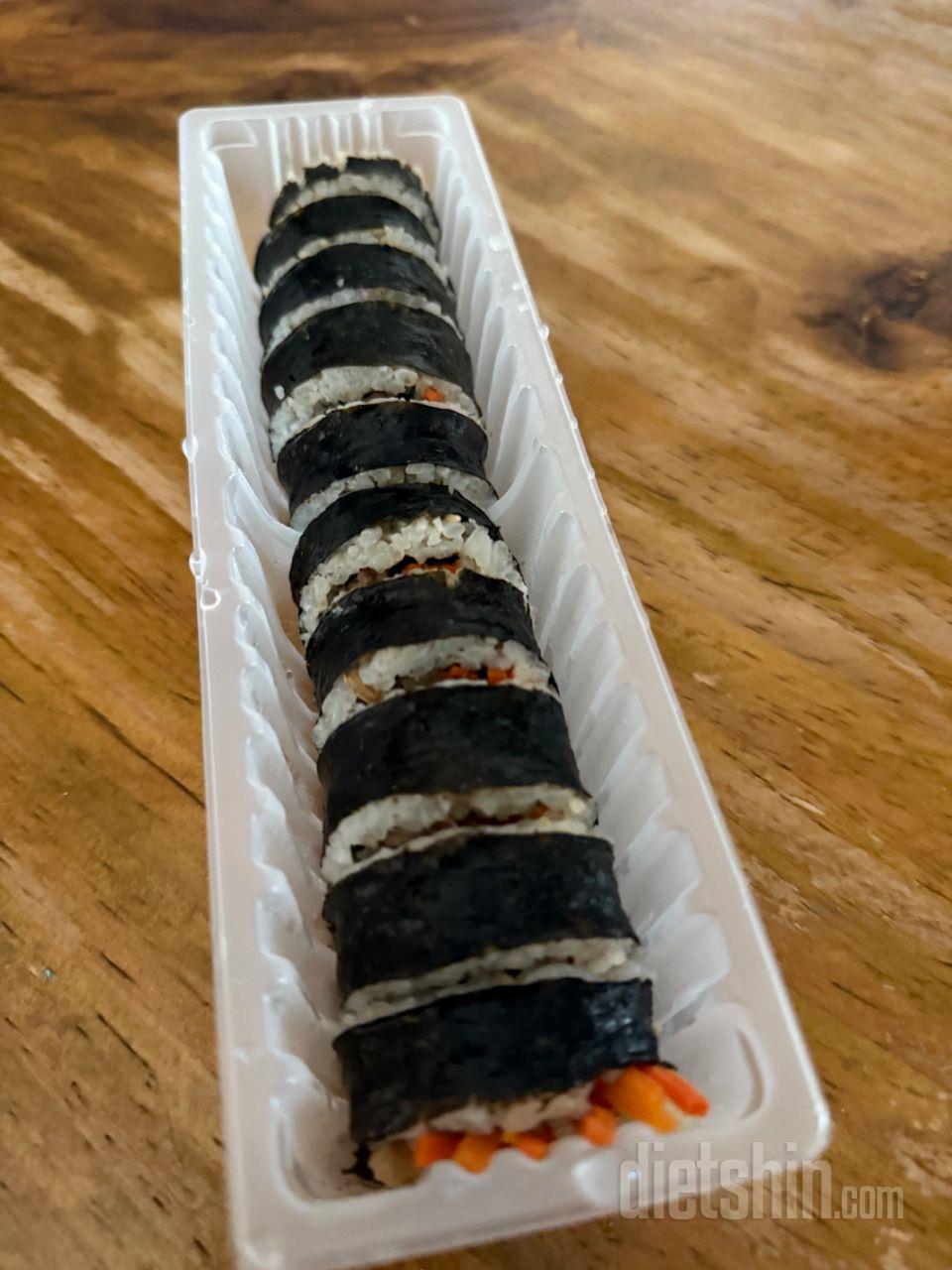 김밥 칼로리가 이렇게 낮다니요~~
양