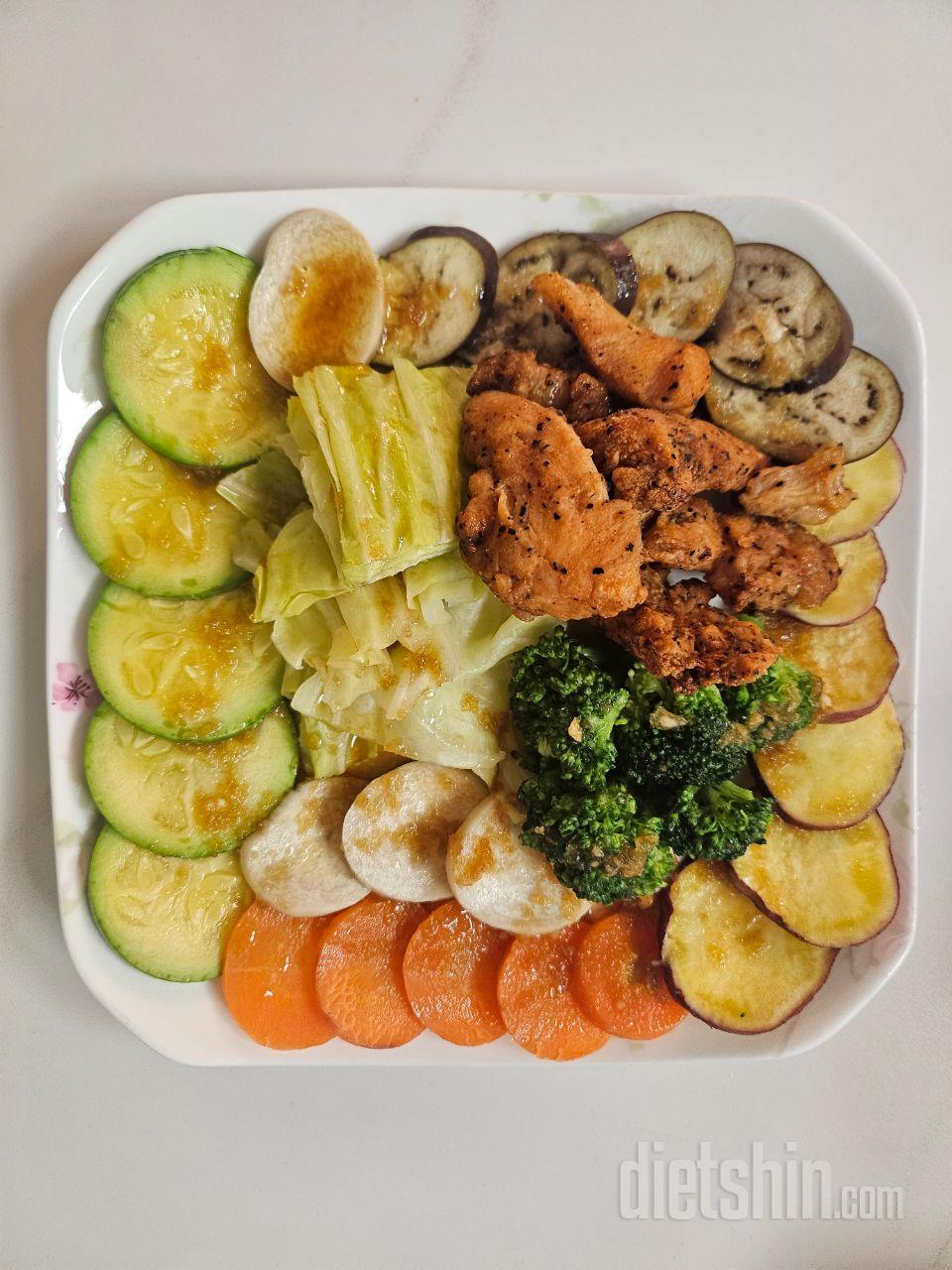 비빔밥을 곤약밥이랑 찜채소넣고 냉장고