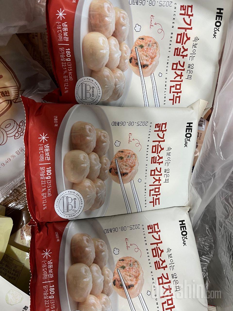 만두피가 쫄깃해보여서 샀네요