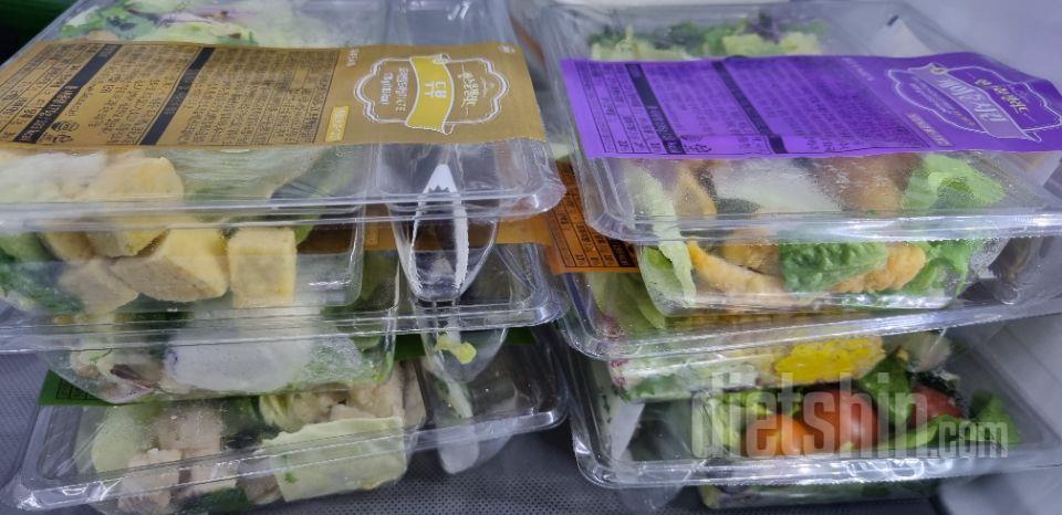 신선하고 다양한 샐러드 항상 맛있게