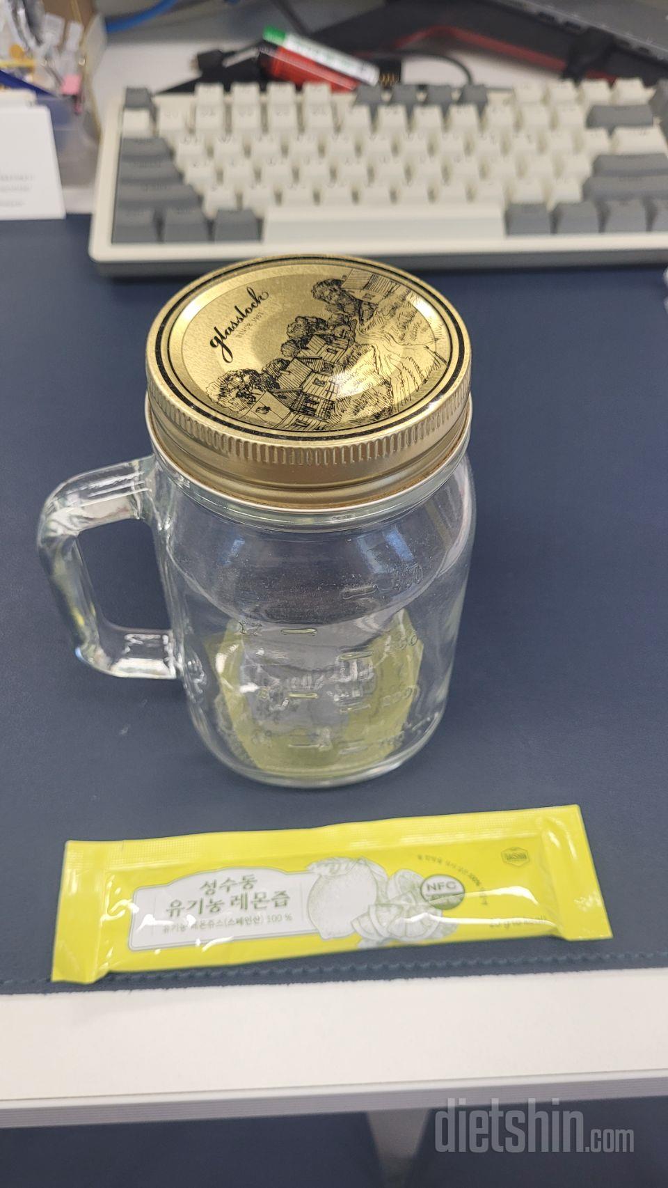 사무실에 두고 하루에 한 포씩 먹고