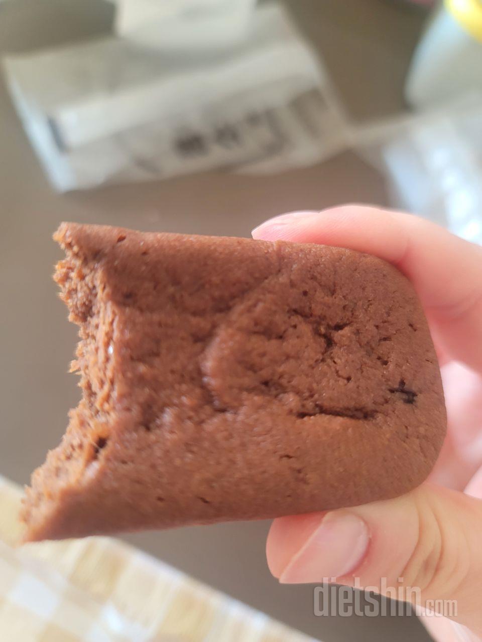 진짜 꾸덕꾸독하니 맛있어요~
휘낭시에