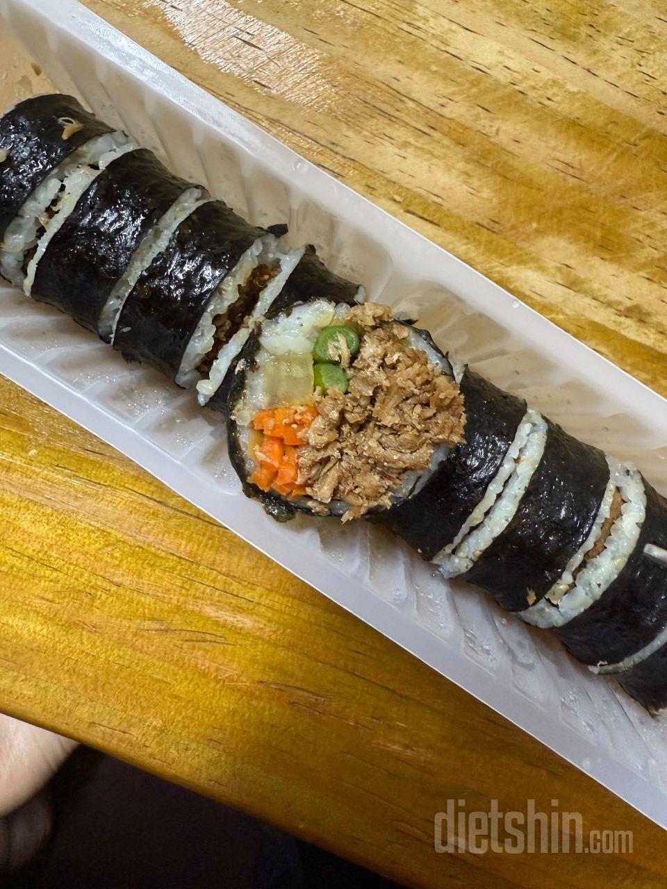 맛있어요... ㅠㅠ 김밥이랑 브리또