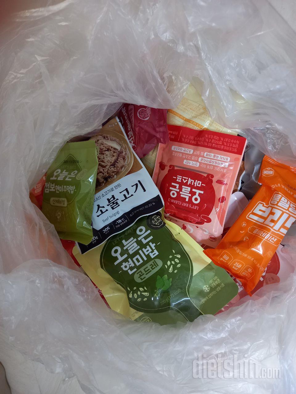 세일할때 잘 구입했어요 냉동실에 쟁여