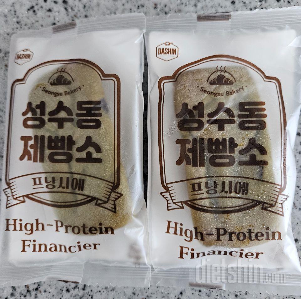 쿠폰으로 저렴하게 구입했어요 
완전