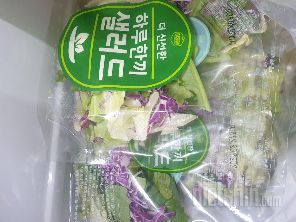 아침마다 샐러드와 오트밀로 식사하는데