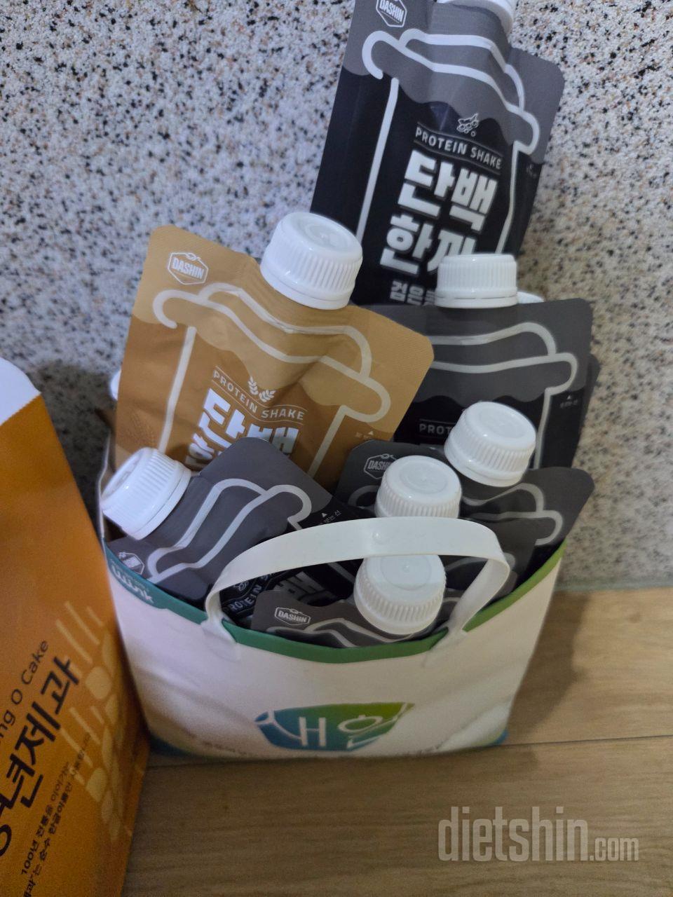 저녁대용으로 먹을려고 구입했어요
우유