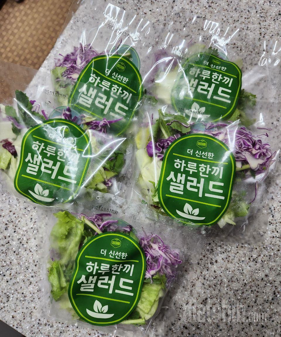 샐러드가 싱싱하고 맛있어요