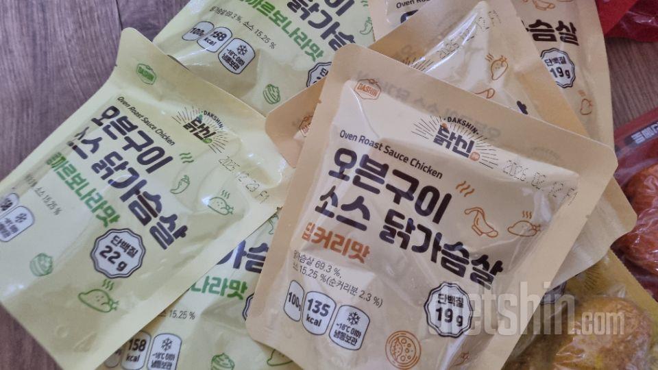 소스닭은 부드럽고 맛있어서 매번 구매