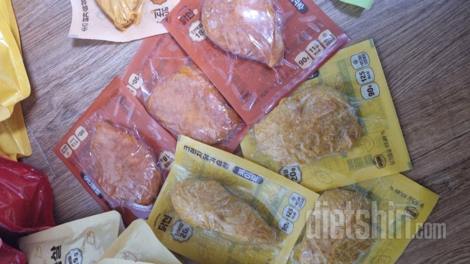 크런치 닭은 처음 사보는데 맛있을거라