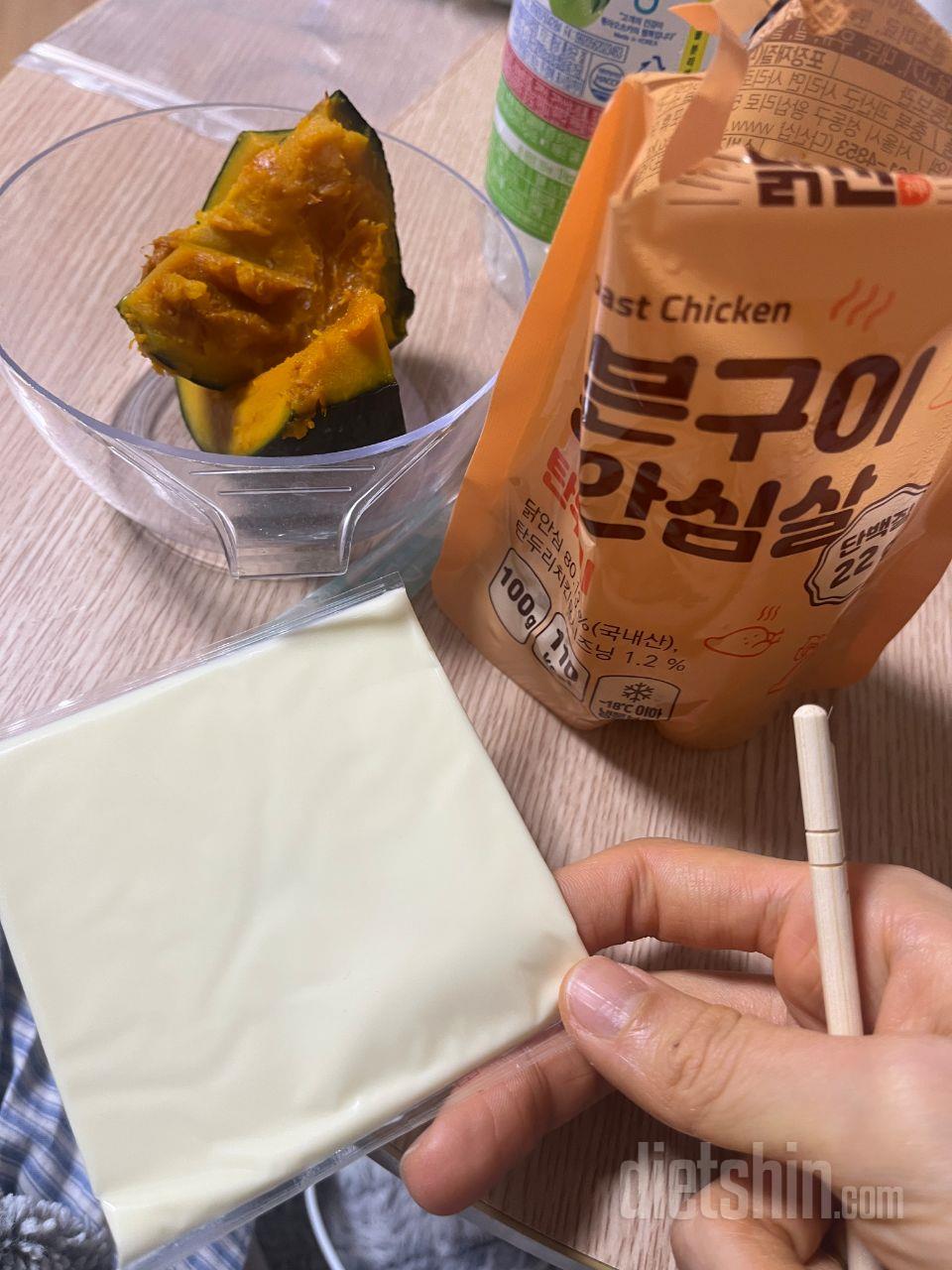 닭안심른 단백질 위주라서 별도 탄수화