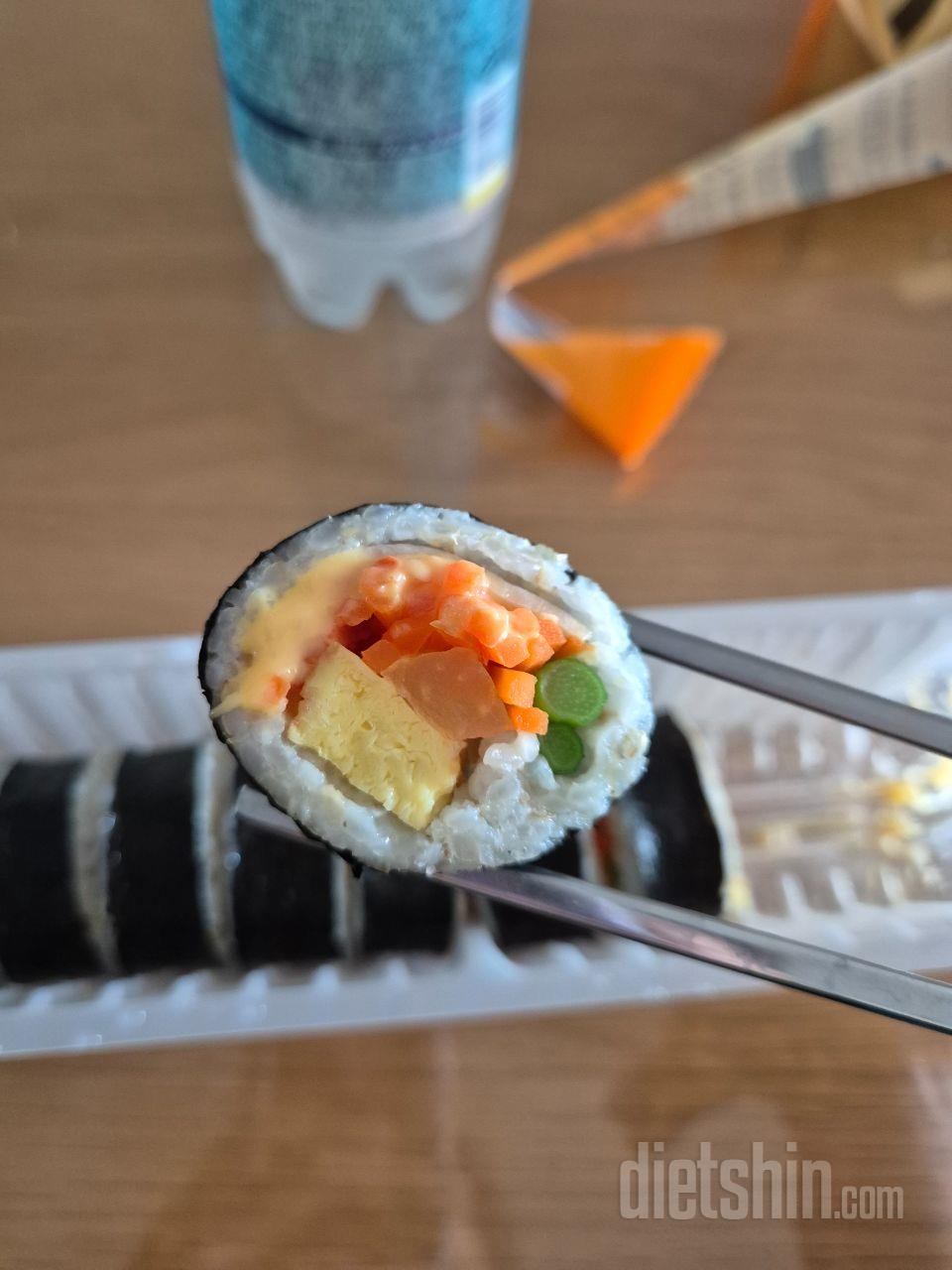 곤약 김밥이라 해서 식감이 이상 할까