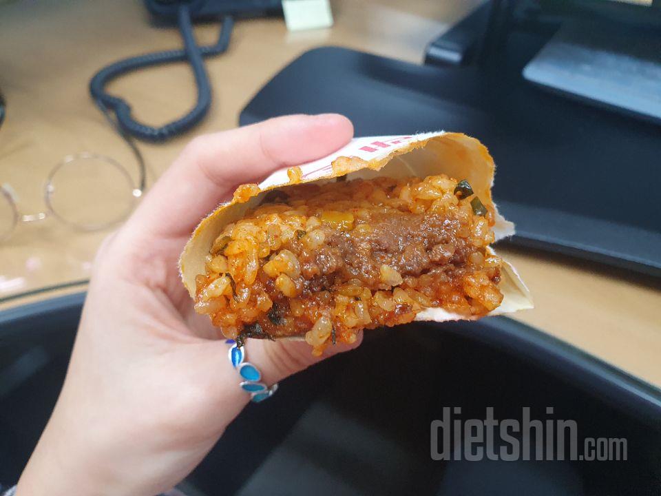 생각보다 든든하고 맛있어요!  내용물