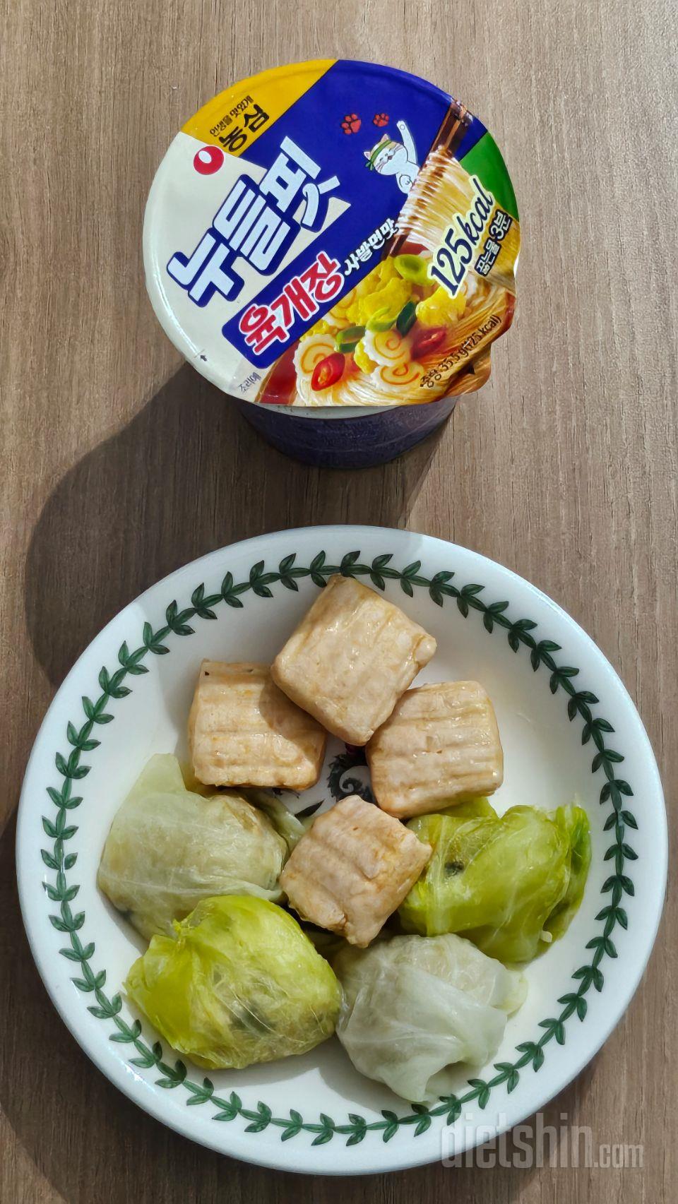 뜯으면 안에 비닐 하나 더 있음. 전