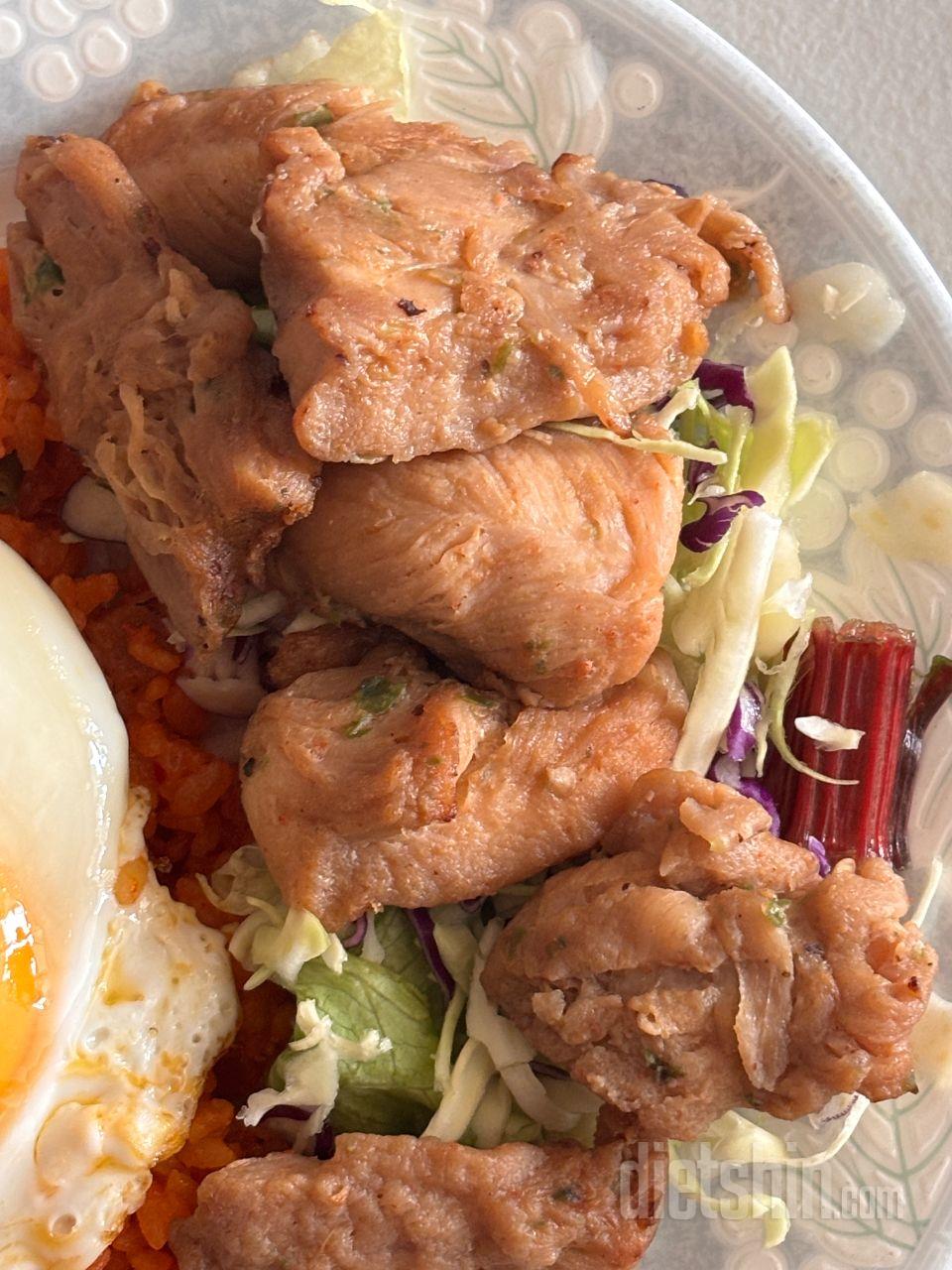 점심 식단에 야채랑 같이 먹으면 완전