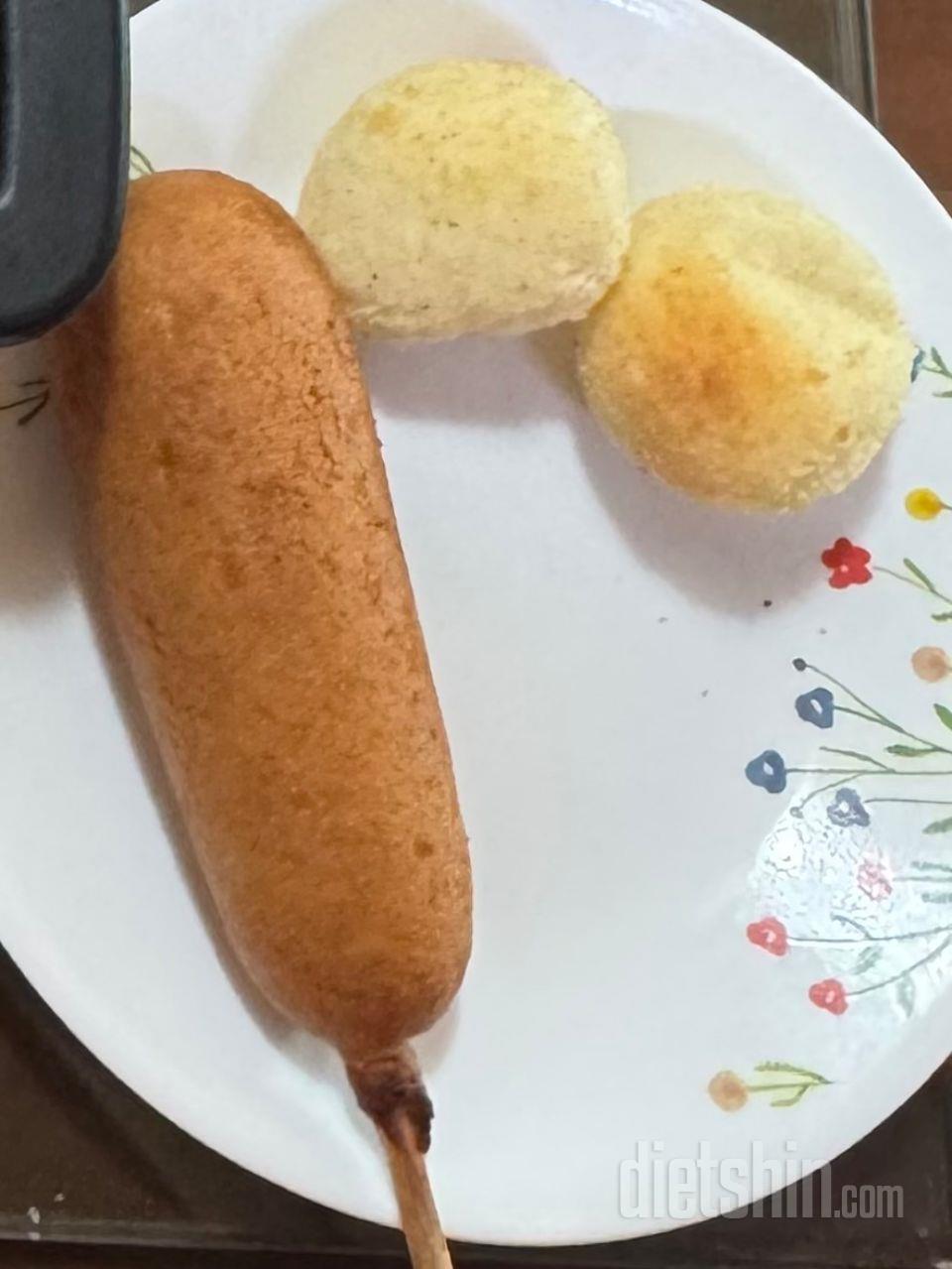 청양고추 핫도그 받았는데 치즈 들어있