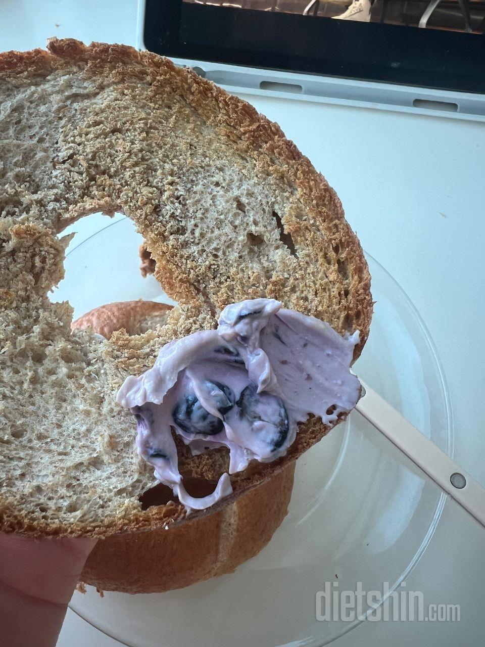 단백질바 먹어봤는데 고소하고 맛있더라