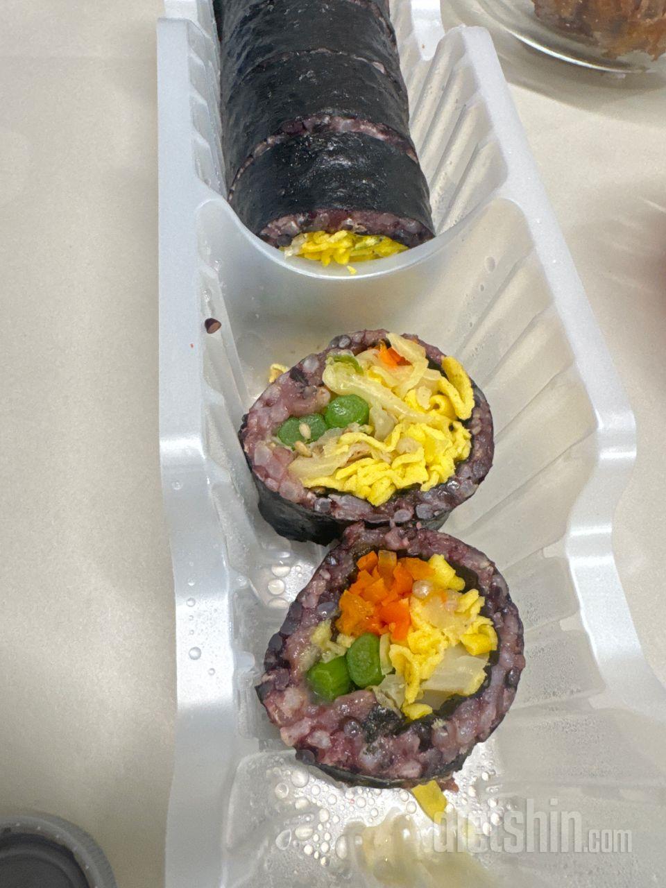 냉동김밥 처음사봤는데.맛있습니다