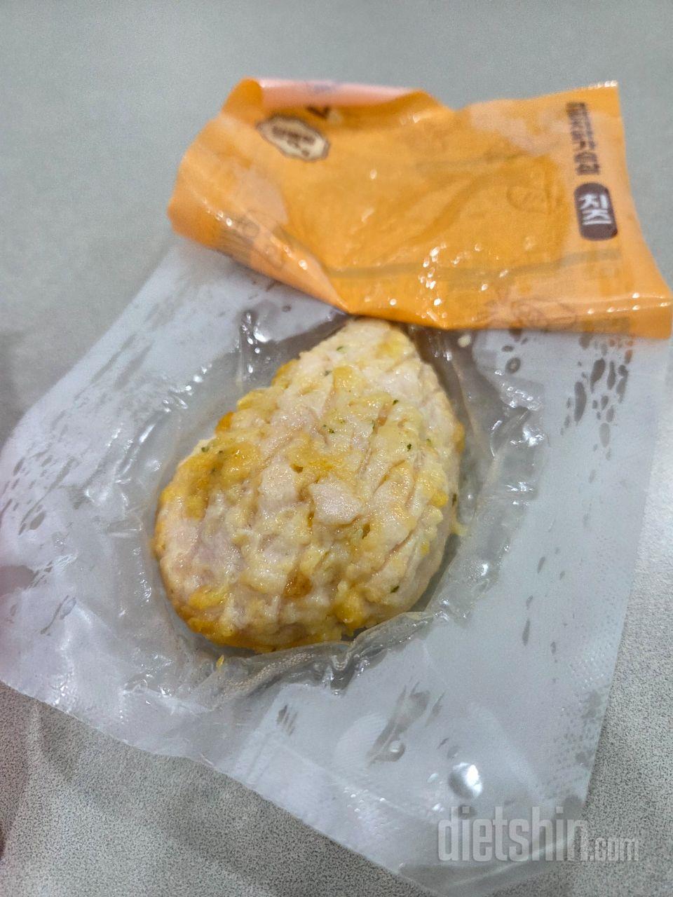 크리스피할 줄 알았는데 전자렌지 데워