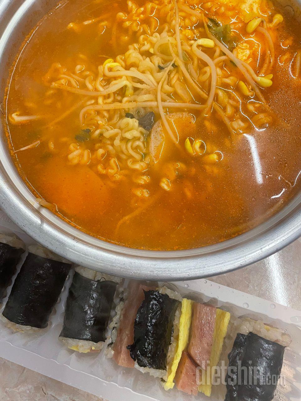 오 꼬마김밥 넘 맛있어서 6개는 아쉬