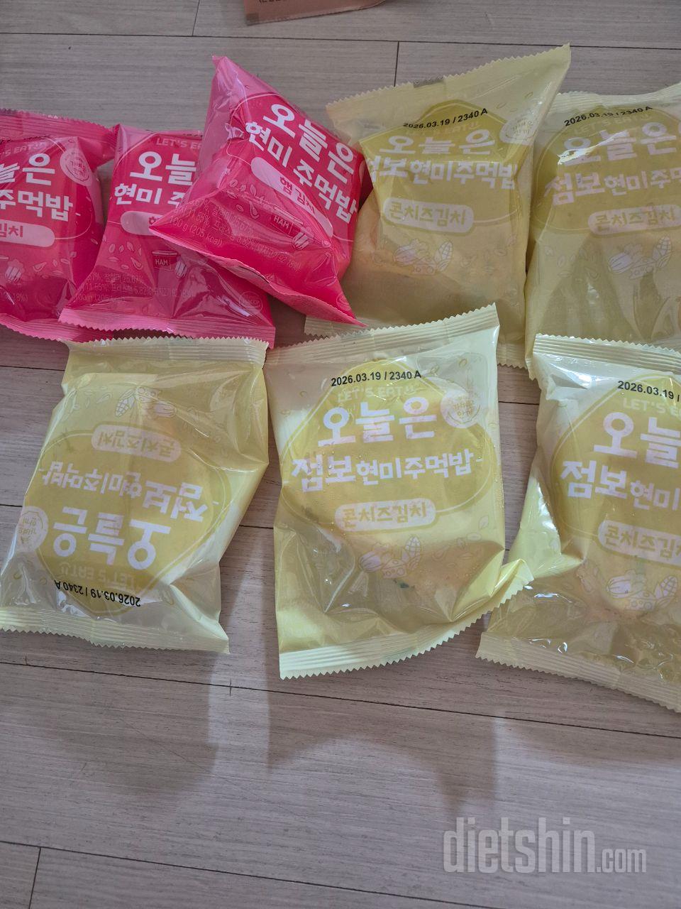 햄김치는 많이 먹어봤는데 콘치즈는 
