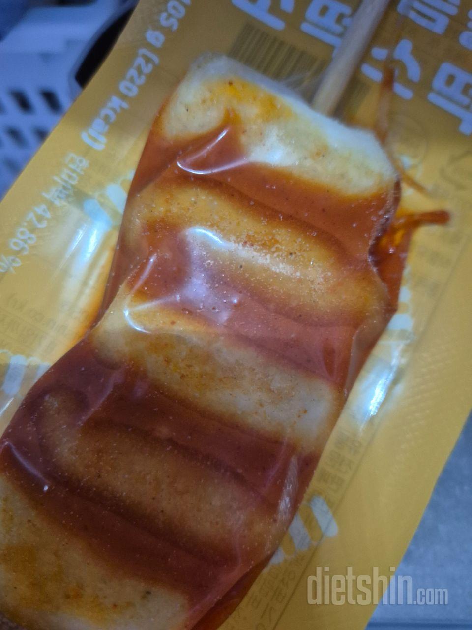 세일해서 샀어요 매콤달콤하고 맛있어요