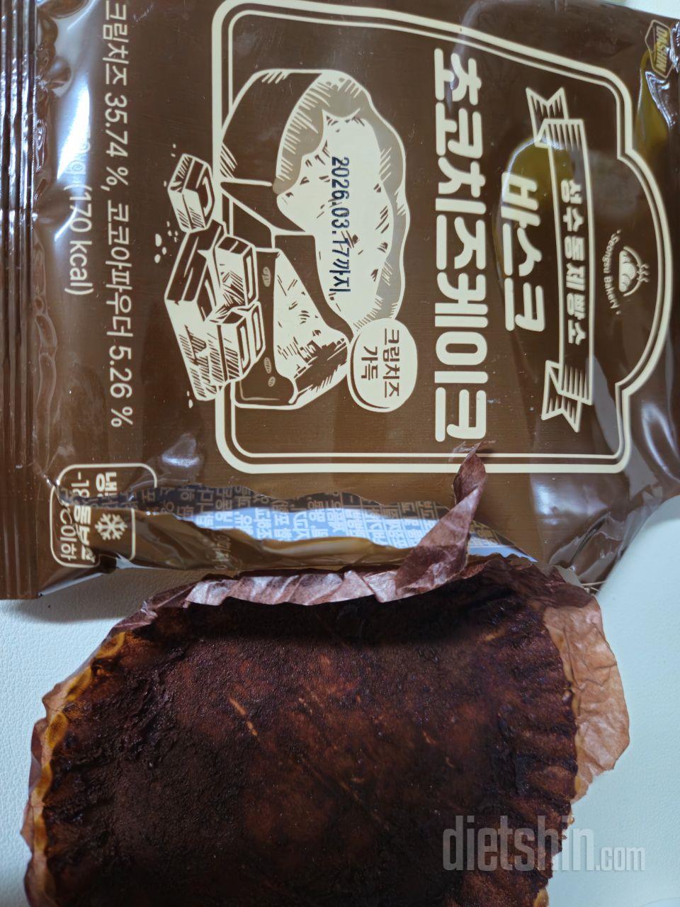 초코치즈케이크 먼저 먹었어요
꽤 꾸덕