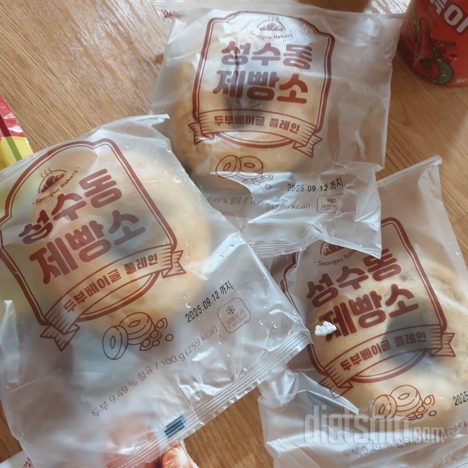 맛있어요.
두부가 함유되어서 그런 지