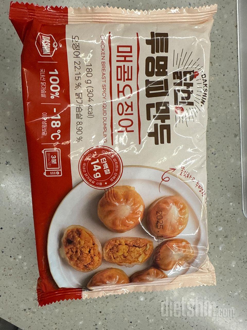매콤해서 더 맛있게 먹었어요.