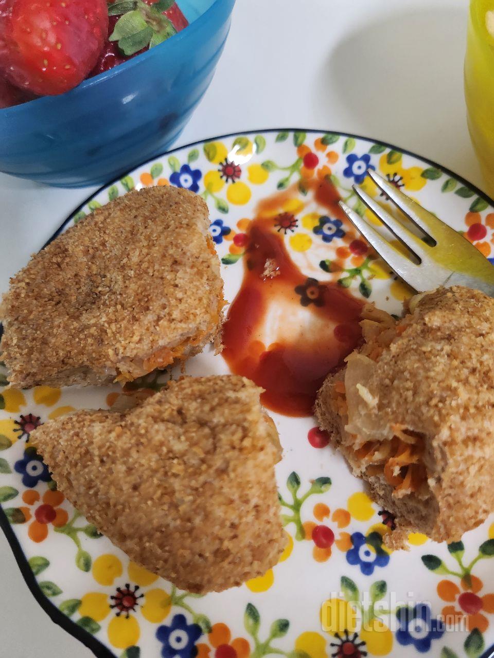 느끼하지 않고 
야채가득  넘  맛있