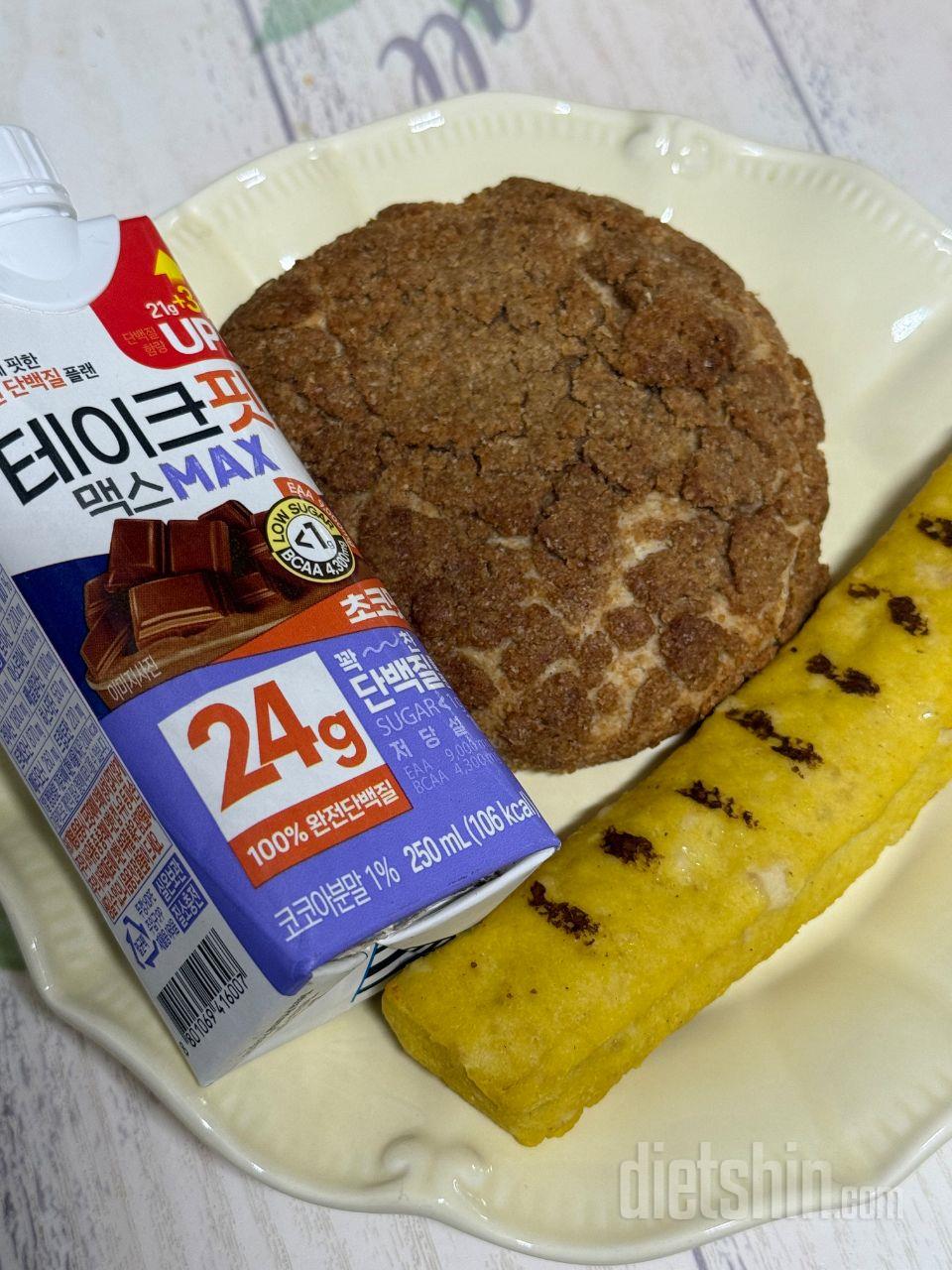 처음 한 입 먹었을 땐 일반 소보로빵