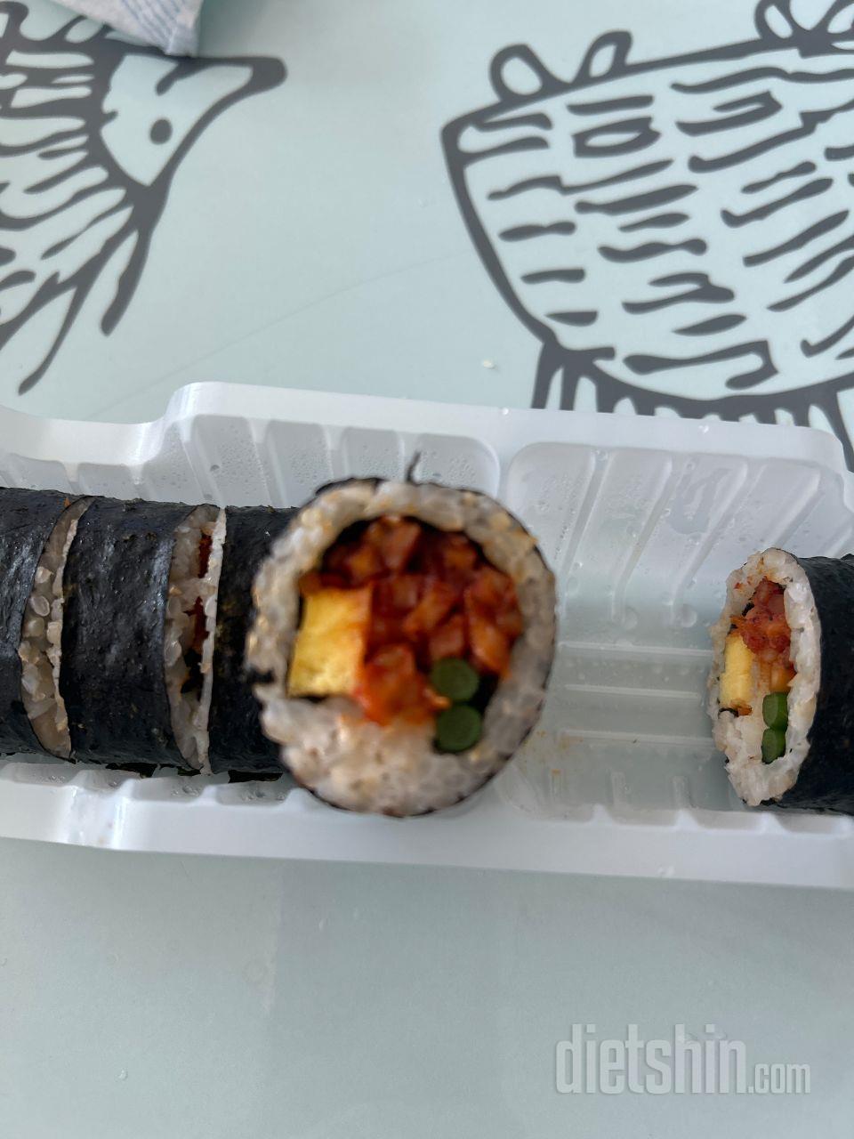김밥은 처음 주문해봤는데 기대이상입니