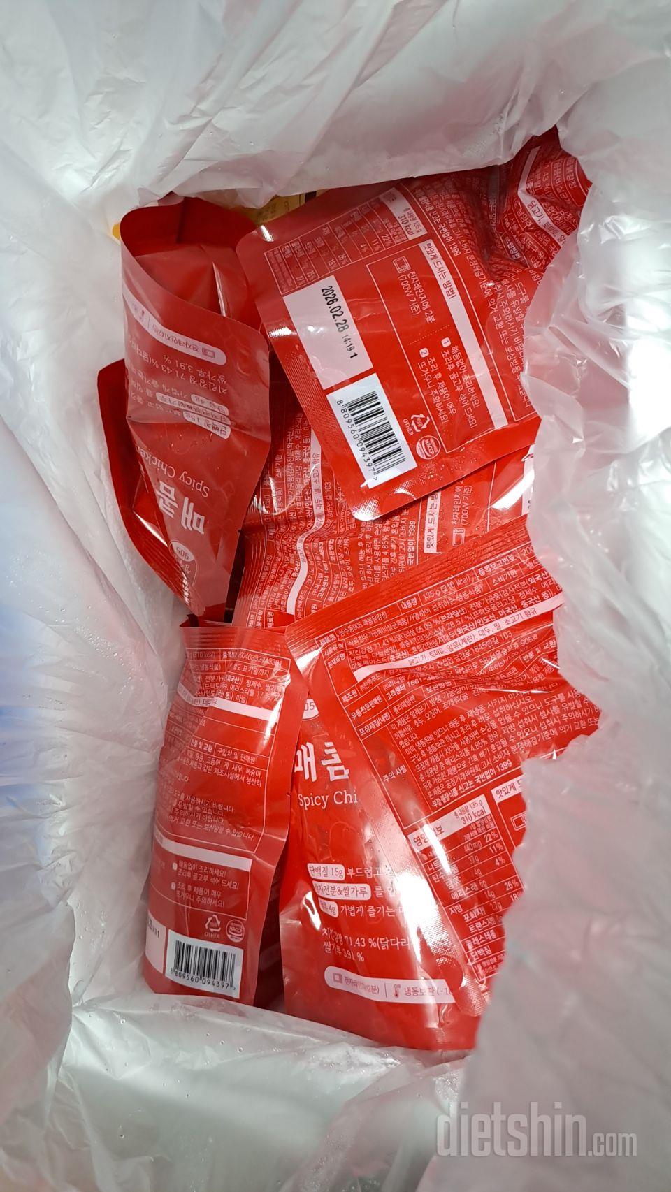 저렴하게 잘 샀어요. 달콤닭강정도 맛