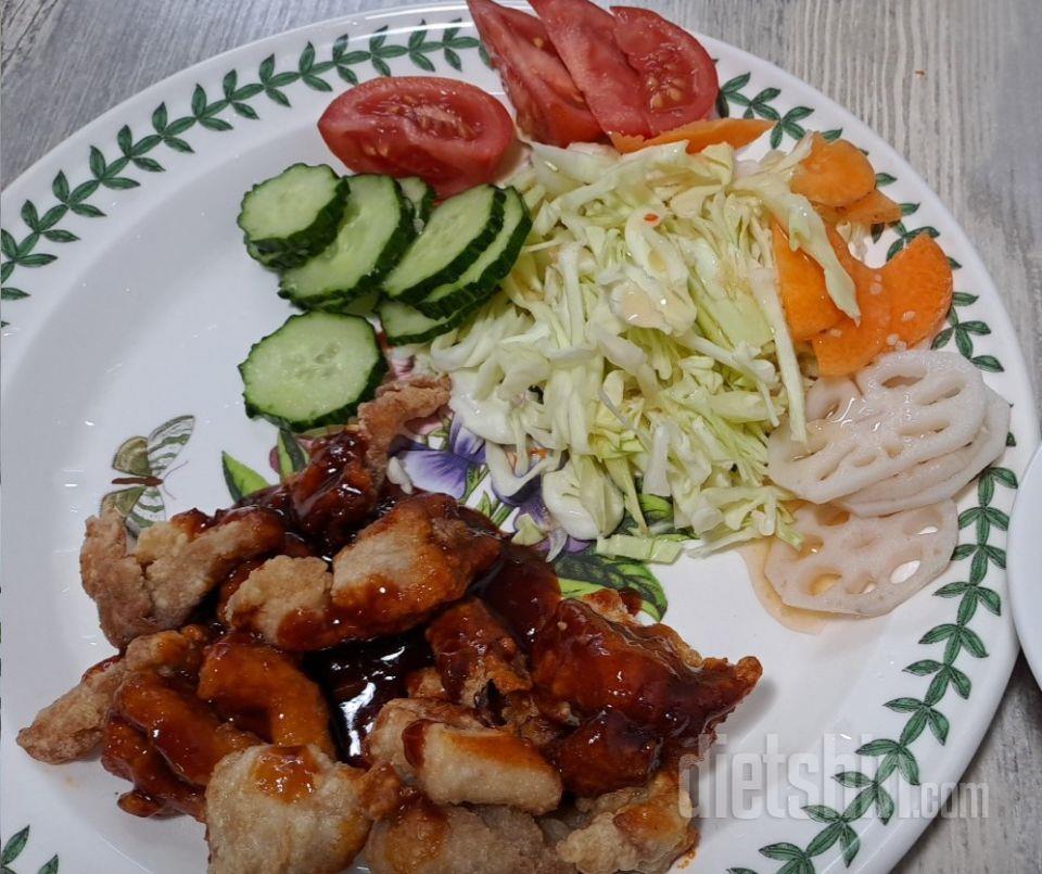 아침마다 전자레인지에 닭강정을 하나